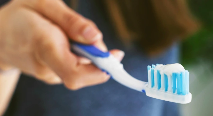 Diş Macunu Florürlü mü Florürsüz mü Olmalı? Farkları Nelerdir?