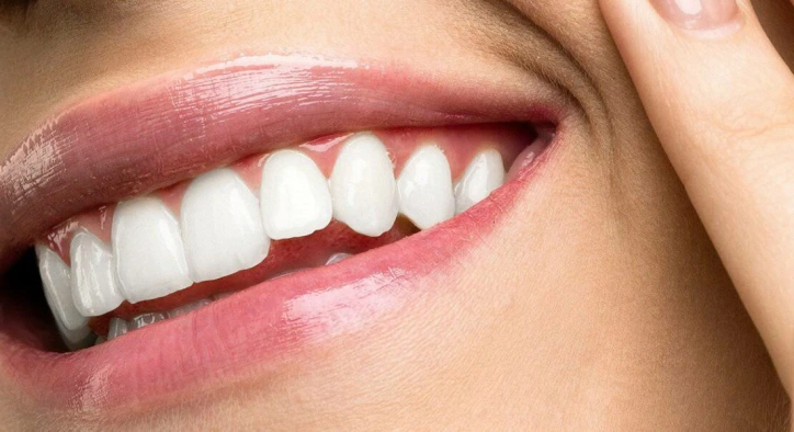 Dişlerin Beyaz Olması İçin Ne Yapılır?
