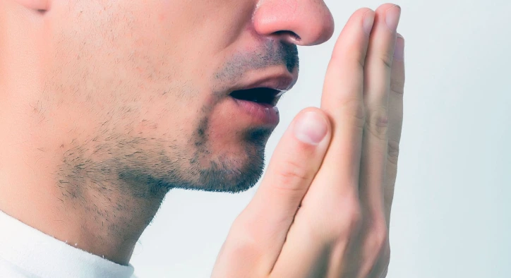 Ağız Kokusu Neden Olur? Nasıl Geçer?