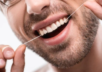 Diş İpi Nedir? Nasıl Kullanılır, Ne İşe Yarar ve Çeşitleri